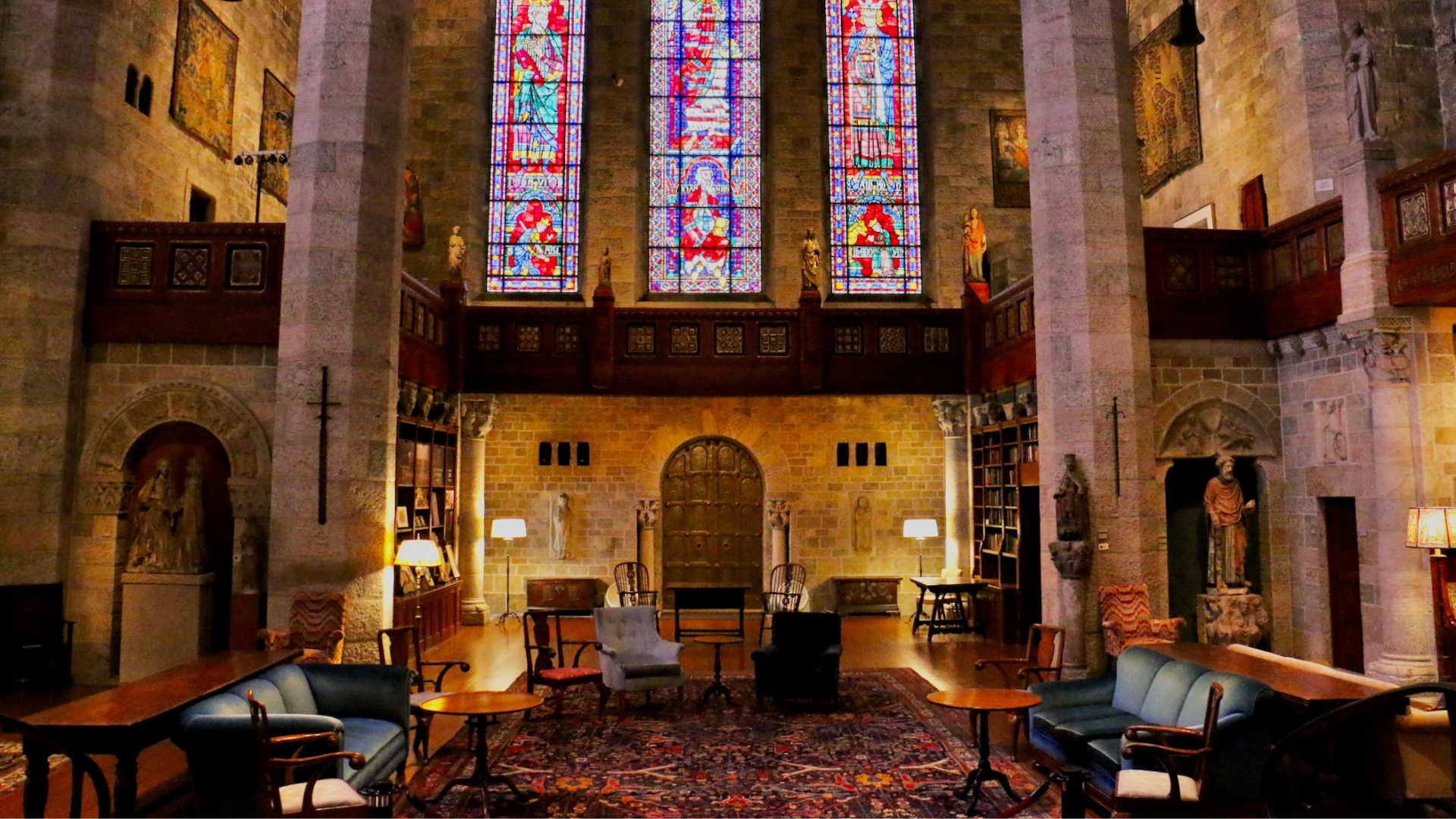 interior features of georgian colonial mansion