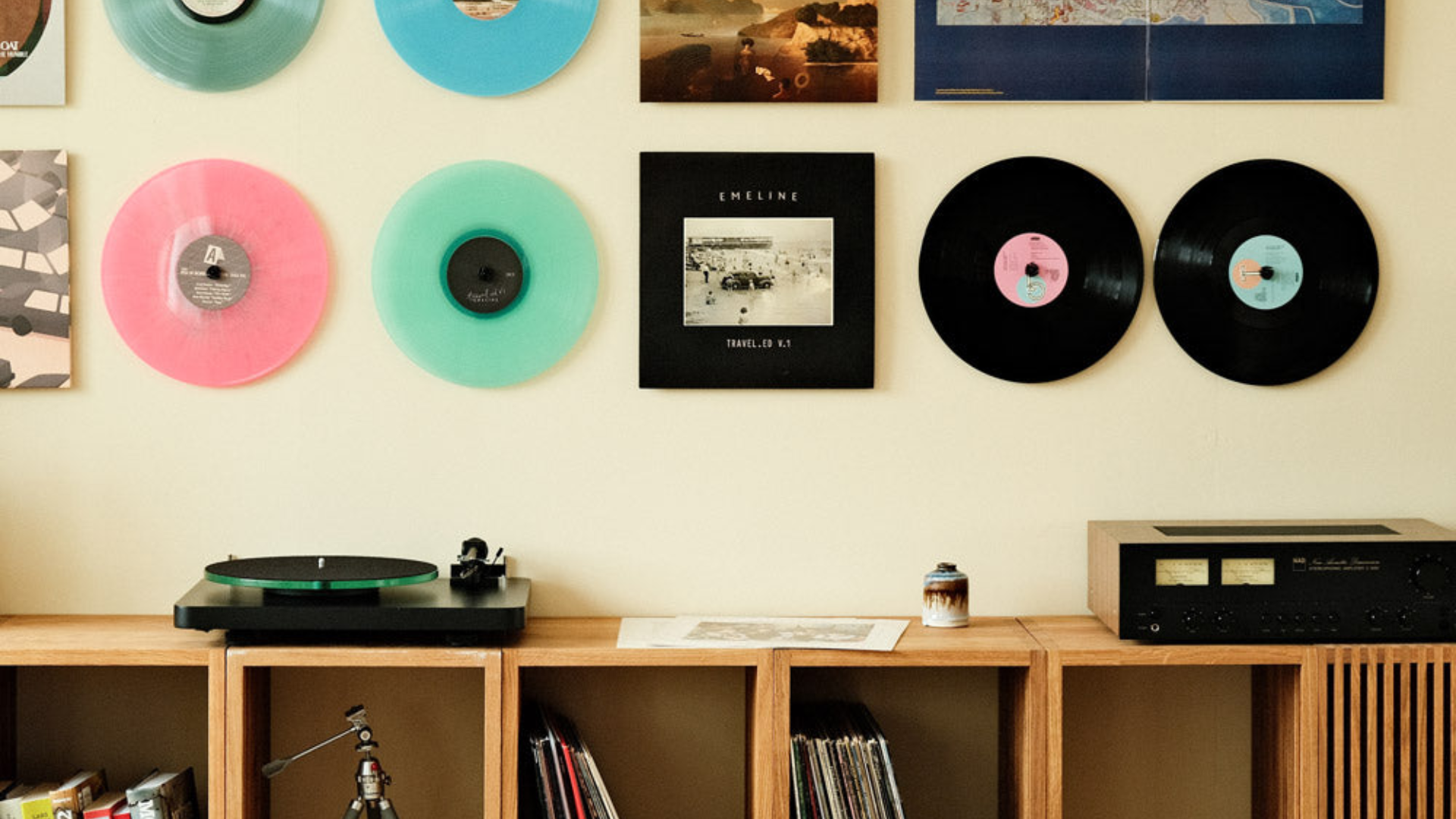 vinyl display and record players